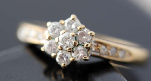 VINTAGE 9CT YELLOW GOLD FLORAL DESIGN DIAMOND RING *JEWELLER CERTIFICATE R7'600*