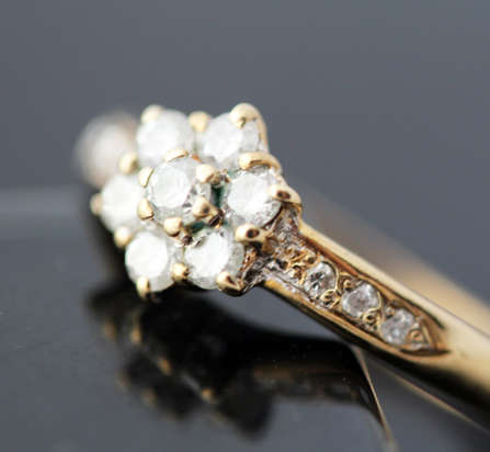 VINTAGE 9CT YELLOW GOLD FLORAL DESIGN DIAMOND RING *JEWELLER CERTIFICATE R7'600*