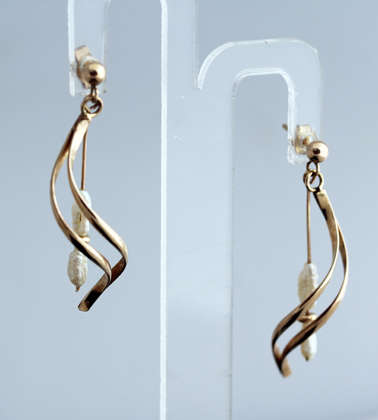FRESHWATER PEARL 9CT YELLOW GOLD SPIRAL RIBBON CHANDELIER EARRINGS. VINTAGE HANDCRAFTED FROM LONDON