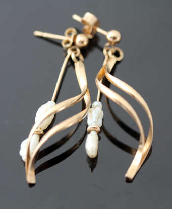 FRESHWATER PEARL 9CT YELLOW GOLD SPIRAL RIBBON CHANDELIER EARRINGS. VINTAGE HANDCRAFTED FROM LONDON
