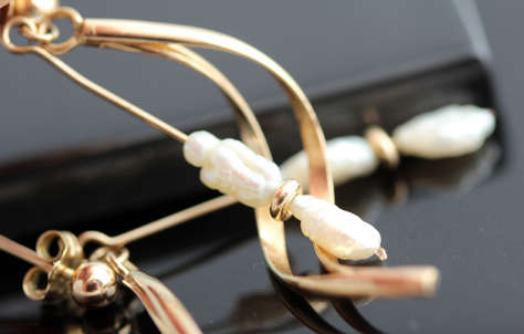 FRESHWATER PEARL 9CT YELLOW GOLD SPIRAL RIBBON CHANDELIER EARRINGS. VINTAGE HANDCRAFTED FROM LONDON
