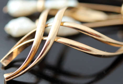 FRESHWATER PEARL 9CT YELLOW GOLD SPIRAL RIBBON CHANDELIER EARRINGS. VINTAGE HANDCRAFTED FROM LONDON