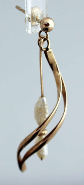 FRESHWATER PEARL 9CT YELLOW GOLD SPIRAL RIBBON CHANDELIER EARRINGS. VINTAGE HANDCRAFTED FROM LONDON