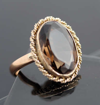 ELEGANT VINTAGE 1928 SOLITAIRE SMOKEY QUARTZ 9CT ROSE GOLD RING. ENGLISH HALLMARKED BIRMINGHAM ASSAY