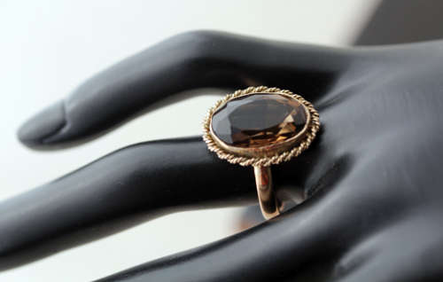 ELEGANT VINTAGE 1928 SOLITAIRE SMOKEY QUARTZ 9CT ROSE GOLD RING. ENGLISH HALLMARKED BIRMINGHAM ASSAY