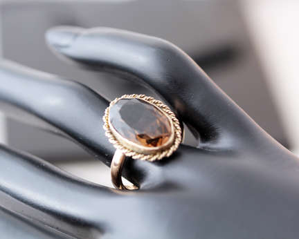 ELEGANT VINTAGE 1928 SOLITAIRE SMOKEY QUARTZ 9CT ROSE GOLD RING. ENGLISH HALLMARKED BIRMINGHAM ASSAY