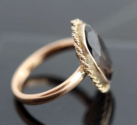 ELEGANT VINTAGE 1928 SOLITAIRE SMOKEY QUARTZ 9CT ROSE GOLD RING. ENGLISH HALLMARKED BIRMINGHAM ASSAY
