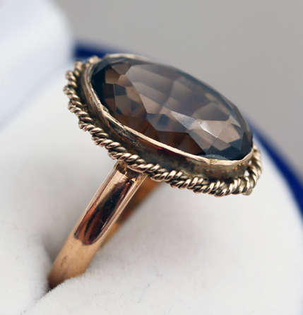 ELEGANT VINTAGE 1928 SOLITAIRE SMOKEY QUARTZ 9CT ROSE GOLD RING. ENGLISH HALLMARKED BIRMINGHAM ASSAY