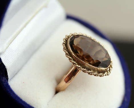 ELEGANT VINTAGE 1928 SOLITAIRE SMOKEY QUARTZ 9CT ROSE GOLD RING. ENGLISH HALLMARKED BIRMINGHAM ASSAY