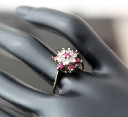 SHOWY VINTAGE CLUSTER RED SPINEL AND CUBIC ZIRCONIA 9CT YELLOW GOLD RING - BEAUTIFUL COLOUR CONTRAST