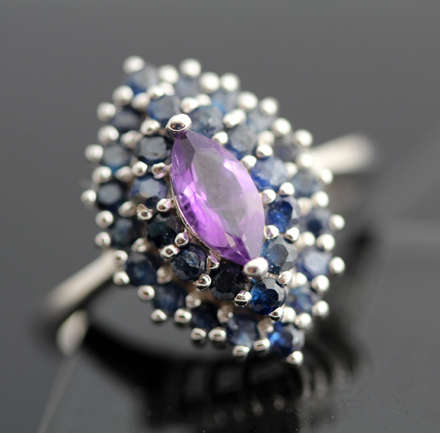 REAL AMETHYST AND BLUE SAPPHIRE STERLING SILVER RING. STUNNING COLOUR COMBINATION. 925