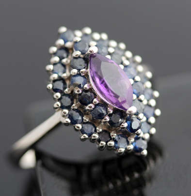 REAL AMETHYST AND BLUE SAPPHIRE STERLING SILVER RING. STUNNING COLOUR COMBINATION. 925