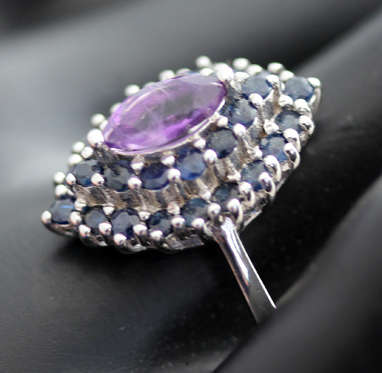 REAL AMETHYST AND BLUE SAPPHIRE STERLING SILVER RING. STUNNING COLOUR COMBINATION. 925