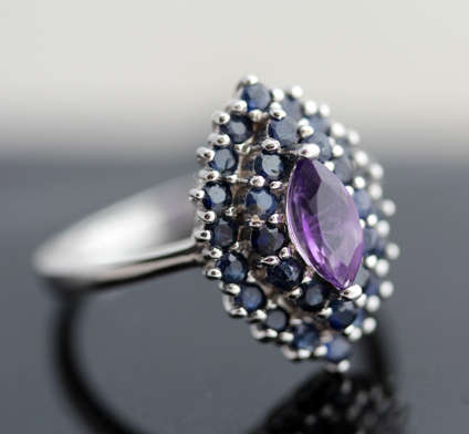 REAL AMETHYST AND BLUE SAPPHIRE STERLING SILVER RING. STUNNING COLOUR COMBINATION. 925