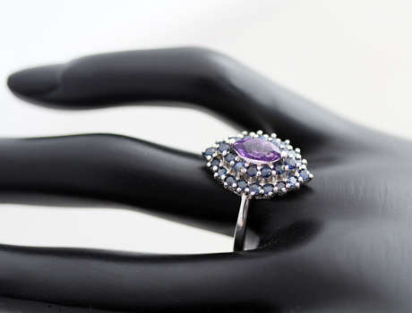 REAL AMETHYST AND BLUE SAPPHIRE STERLING SILVER RING. STUNNING COLOUR COMBINATION. 925