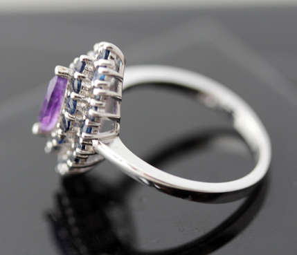 REAL AMETHYST AND BLUE SAPPHIRE STERLING SILVER RING. STUNNING COLOUR COMBINATION. 925