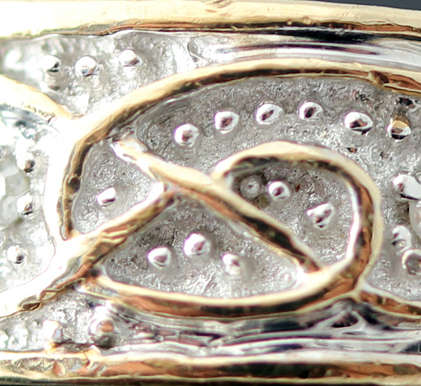 VINTAGE INTERESTING CELTIC DESIGN DIAMOND AND 9CT YELLOW GOLD RING. 375. *JEWELLER CERTIFIED R5'325*