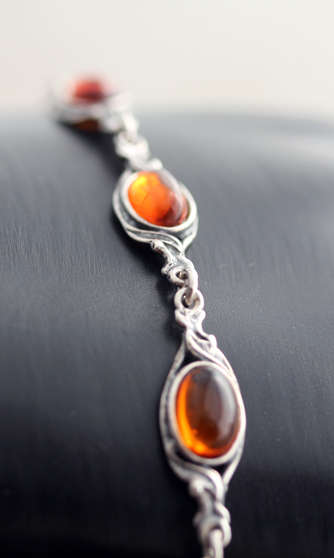 HONEY-HUED BALTIC AMBER STERLING SILVER BRACELET. 925. VINTAGE PIECE