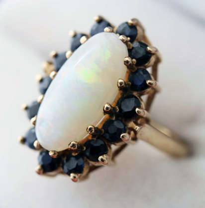 SENSATIONAL VINTAGE 42 yr-old OPAL & SAPPHIRE 9CT YELLOW GOLD RING *JEWELLER CERTIFICATE R15'000*