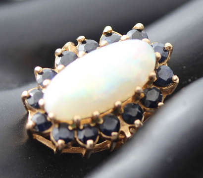 SENSATIONAL VINTAGE 42 yr-old OPAL & SAPPHIRE 9CT YELLOW GOLD RING *JEWELLER CERTIFICATE R15'000*