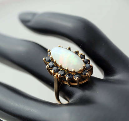 SENSATIONAL VINTAGE 42 yr-old OPAL & SAPPHIRE 9CT YELLOW GOLD RING *JEWELLER CERTIFICATE R15'000*