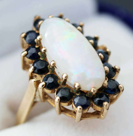 SENSATIONAL VINTAGE 42 yr-old OPAL & SAPPHIRE 9CT YELLOW GOLD RING *JEWELLER CERTIFICATE R15'000*