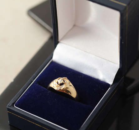 VINTAGE DIAMOND 9CT YELLOW GOLD RING. INTRICATE DESIGN. *JEWELLER CERTIFIED R4890*