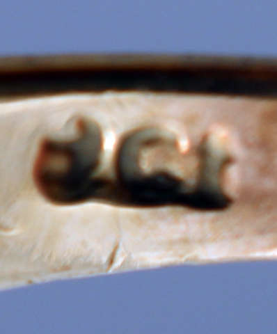 VINTAGE DIAMOND 9CT YELLOW GOLD RING. INTRICATE DESIGN. *JEWELLER CERTIFIED R4890*