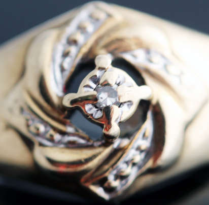 VINTAGE DIAMOND 9CT YELLOW GOLD RING. INTRICATE DESIGN. *JEWELLER CERTIFIED R4890*