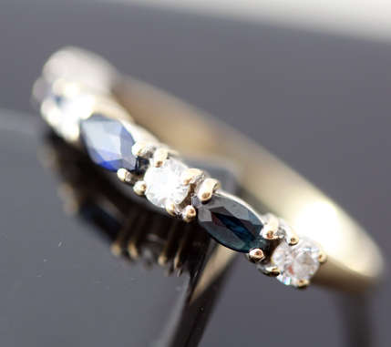 VINTAGE SAPPHIRE HALF ETERNITY 9CT YELLOW RING. BEAUTIFUL STRONG COLOURS! EXCELLENT STACKING RING.