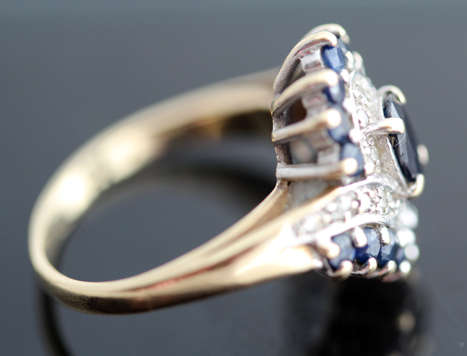 VINTAGE BLUE SAPPHIRE RING IN 9CT YELLOW AND WHITE GOLD. DIAMOND ACCENTS