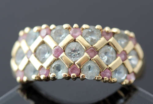 BEAUTIFUL LATTICE DESIGN PINK SAPPHIRE AND AQUAMARINE 9CT YELLOW GOLD RING. 375. BIRMINGHAM ASSAY!