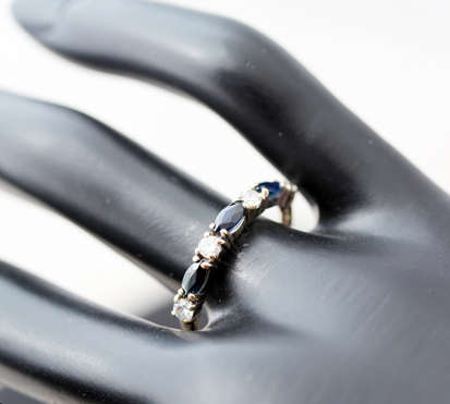 VINTAGE SAPPHIRE HALF ETERNITY 9CT YELLOW RING. BEAUTIFUL STRONG COLOURS! EXCELLENT STACKING RING.