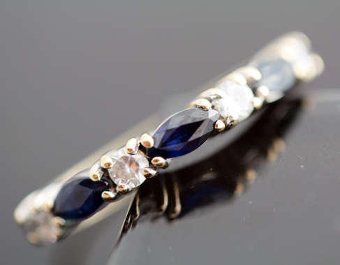 VINTAGE SAPPHIRE HALF ETERNITY 9CT YELLOW RING. BEAUTIFUL STRONG COLOURS! EXCELLENT STACKING RING.