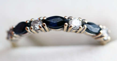 VINTAGE SAPPHIRE HALF ETERNITY 9CT YELLOW RING. BEAUTIFUL STRONG COLOURS! EXCELLENT STACKING RING.