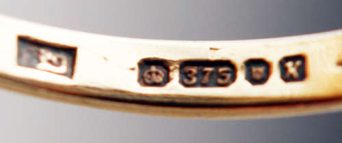 VINTAGE SAPPHIRE HALF ETERNITY 9CT YELLOW RING. BEAUTIFUL STRONG COLOURS! EXCELLENT STACKING RING.