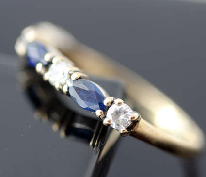 VINTAGE SAPPHIRE HALF ETERNITY 9CT YELLOW RING. BEAUTIFUL STRONG COLOURS! EXCELLENT STACKING RING.