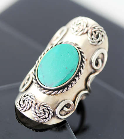 DRAMATIC BOHO AVENTURINE RING IN ALPACA METAL. VERY LARGE! UNUSUAL GEMSTONE! VINTAGE PIECE