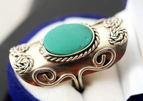 DRAMATIC BOHO AVENTURINE RING IN ALPACA METAL. VERY LARGE! UNUSUAL GEMSTONE! VINTAGE PIECE