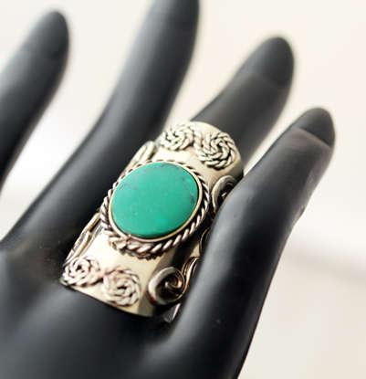 DRAMATIC BOHO AVENTURINE RING IN ALPACA METAL. VERY LARGE! UNUSUAL GEMSTONE! VINTAGE PIECE