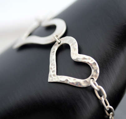 FUNKY VINTAGE STERLING SILVER HEART DESIGN BRACELET WITH TOGGLE CLOSURE. 925