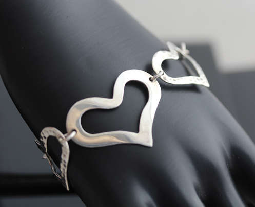 FUNKY VINTAGE STERLING SILVER HEART DESIGN BRACELET WITH TOGGLE CLOSURE. 925