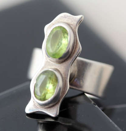 AVANT GARDE HANDCRAFTED PERIDOT RING IN MEXICAN STERLING SILVER. CREATIVE ORGANIC DESIGN. HEAVY!