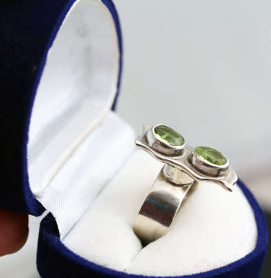AVANT GARDE HANDCRAFTED PERIDOT RING IN MEXICAN STERLING SILVER. CREATIVE ORGANIC DESIGN. HEAVY!