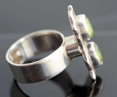 AVANT GARDE HANDCRAFTED PERIDOT RING IN MEXICAN STERLING SILVER. CREATIVE ORGANIC DESIGN. HEAVY!
