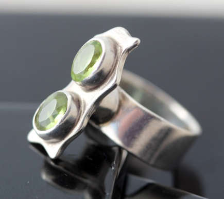 AVANT GARDE HANDCRAFTED PERIDOT RING IN MEXICAN STERLING SILVER. CREATIVE ORGANIC DESIGN. HEAVY!