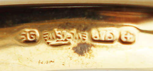 ROMANTIC VINTAGE DIAMOND FLORAL CLUSTER 9CT YELLOW GOLD RING. *JEWELLER EVALUATION R10'721* 375.