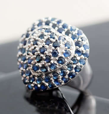 SHOWSTOPPING LARGE HEART SHAPED BLUE SAPPHIRE STERLING SILVER RING. BIG, BOLD & BEAUTIFUL 73 STONES!