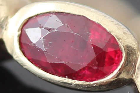 RUBY AND PERIDOT FULL ETERNITY 9CT YELLOW GOLD RING. 375. BIRMINGHAM ASSAY! HEAVY. THICK SHANK