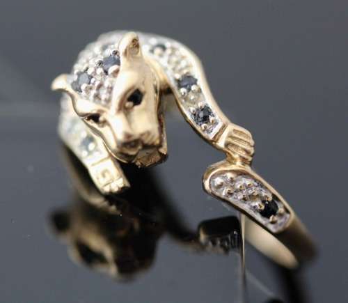 VINTAGE LEOPARD DESIGN DIAMOND & SAPPHIRE 9CT YELLOW GOLD RING. *JEWELLER EVALUATION R8'415*